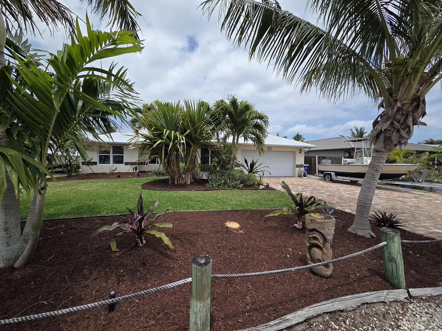 3 bed, 2.0 bath, 1925 sqft, $3,500 — Photo 3