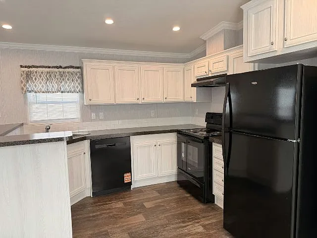 3 bed, 2.0 bath, 1056 sqft, $1,775 — Photo 2