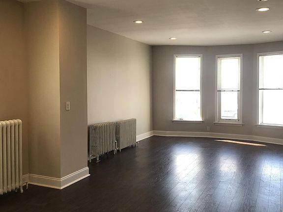 3rd image of 765 Oliver St #3