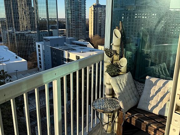5th image of 3324 Peachtree Rd NE #1218