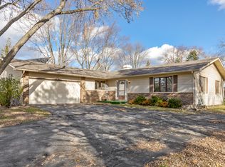 9N755 Tipi Ln, Elgin, IL 60124