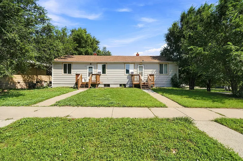 2 bed, 1.0 bath, 530 sqft, $900 — Photo 2