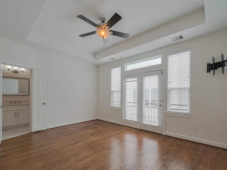 854 W 20th St — Photo 33