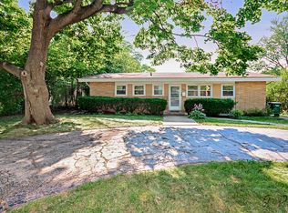 229 Westmoreland Dr, Wilmette, IL