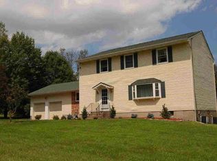 39 Cramer Rd, Poughkeepsie, NY 12603