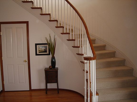 5th image of 3156 Soundview Dr W