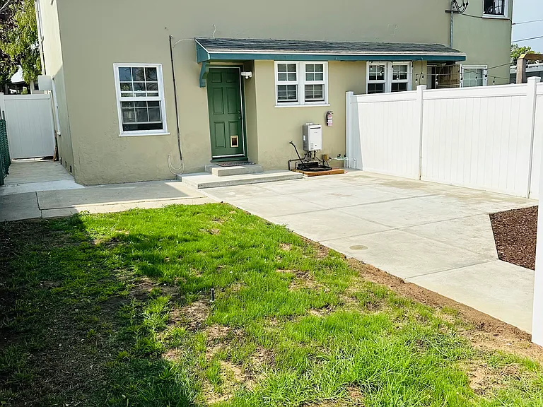 7361 W Manchester Ave — Photo 36