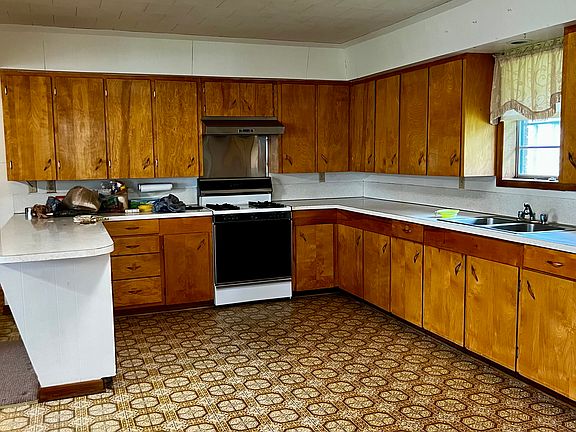 4th image of 121 Elaine St