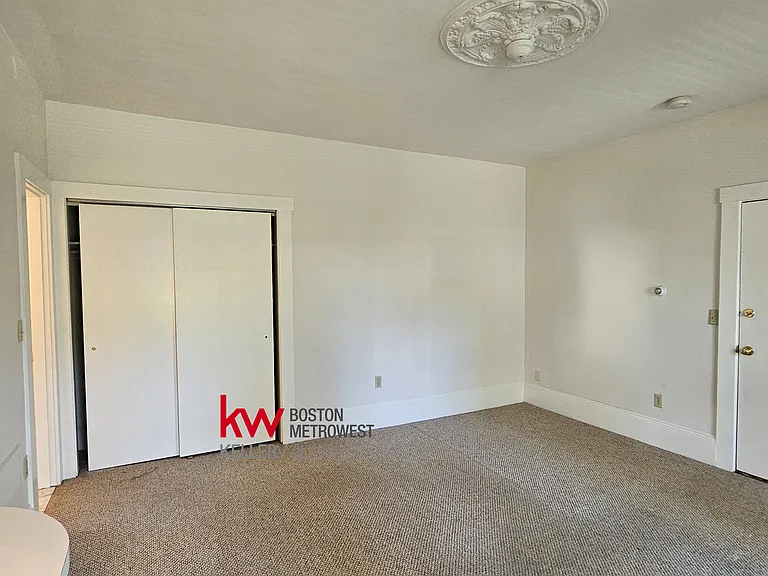 40 E Main St #1F — Photo 3