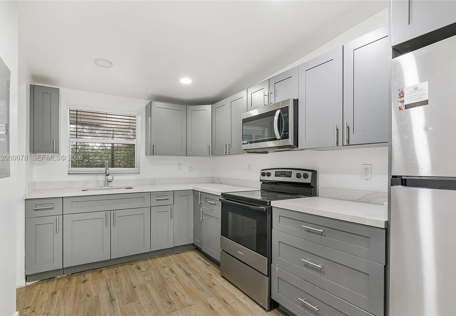 4 bed, 810 sqft, $3,500 — Photo 2