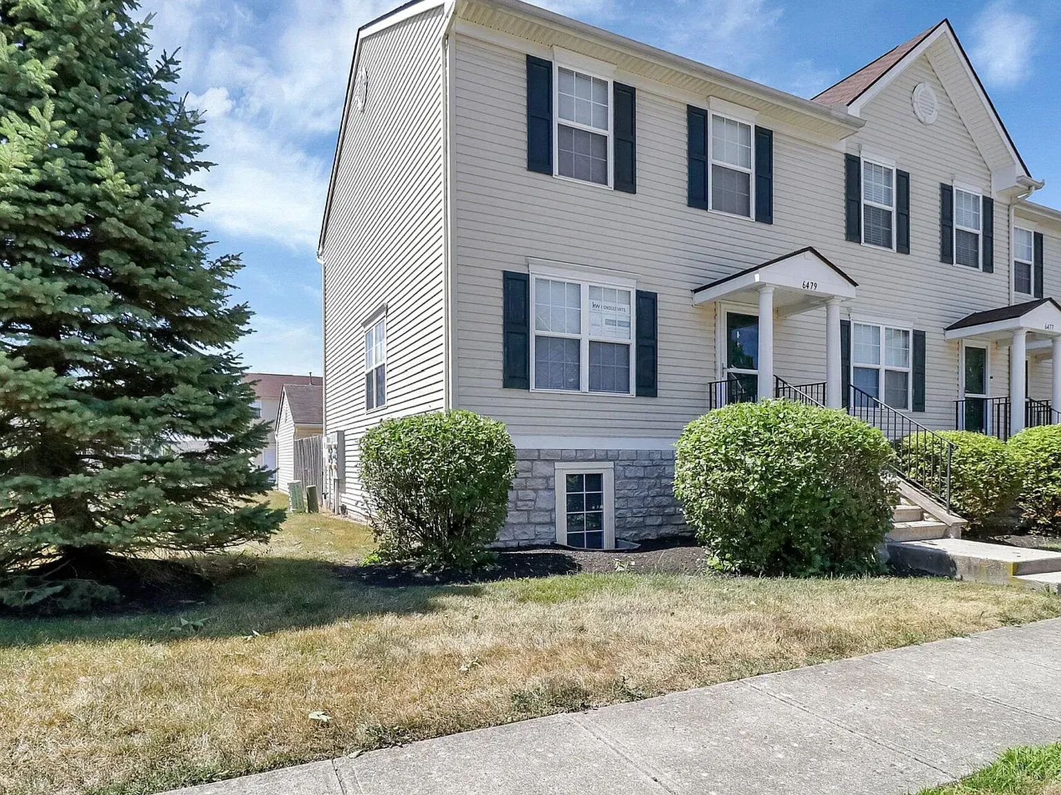 3 bed, 2.5 bath, 1920 sqft, $1,849 — Photo 2
