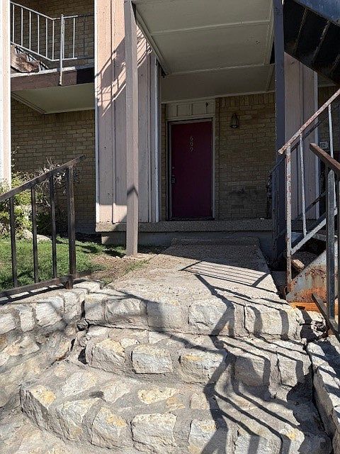 1st image of 6012 Westridge Ln APT 609
