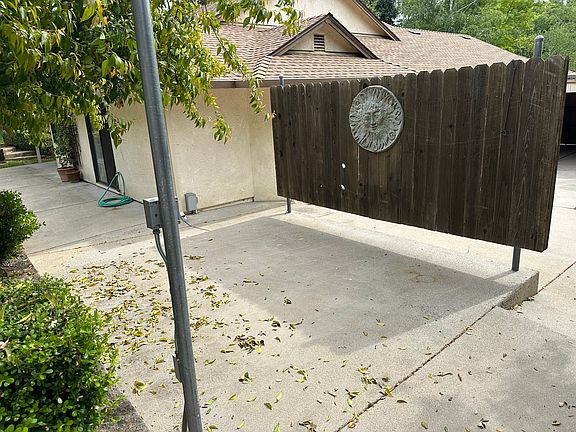 5th image of 313 Acorn Dr