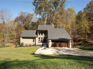 111 Rustic Highlands Rd, Hurricane, WV 25526