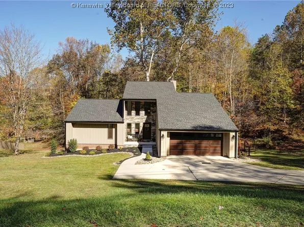 111 Rustic Highlands Rd, Hurricane, WV 25526