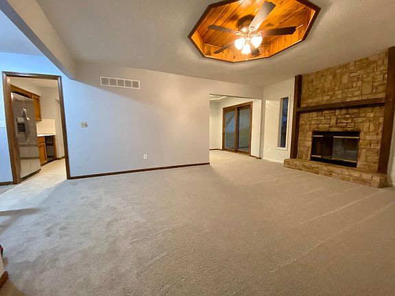 3rd image of 404 NE Corsicana St