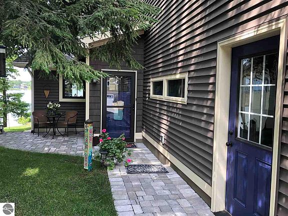 5th image of 414 Brakel Point Dr