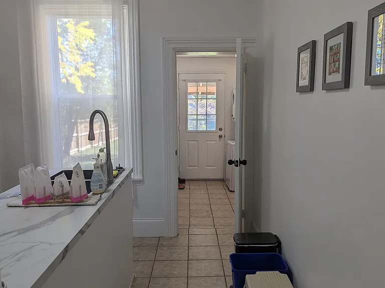 159 Wellington St — Photo 10