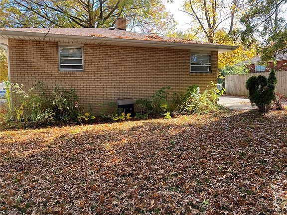 5th image of 646 N Hawkins Ave