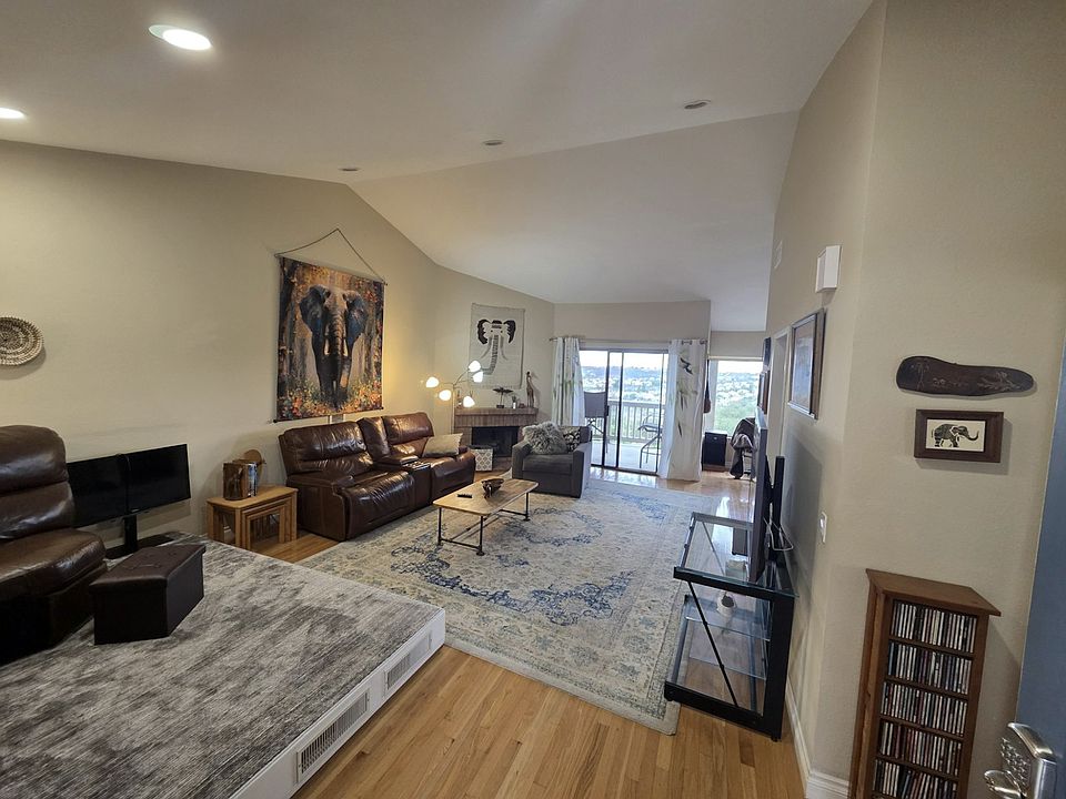 Large Vaulted Ceiling Living Room with Reading Nook and Views as you walk in the door