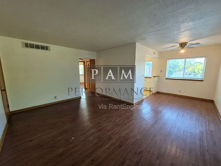 5327 N Mohawk Ave #2 — Photo 4