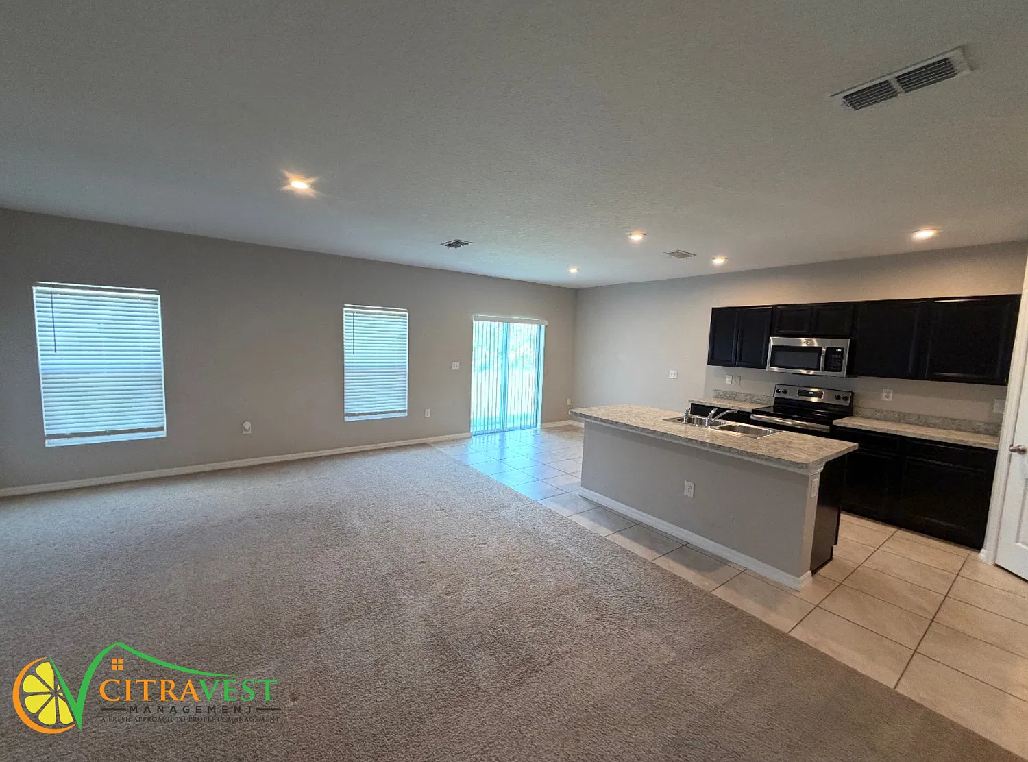 Beautiful 3 Bedroom in Winter Haven Available! — Photo 3