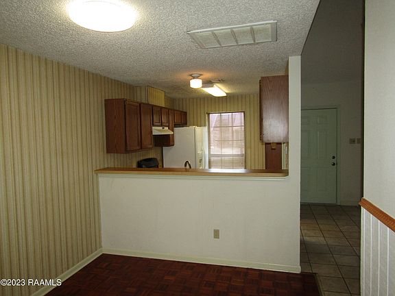 5th image of 239 Woodland Cir