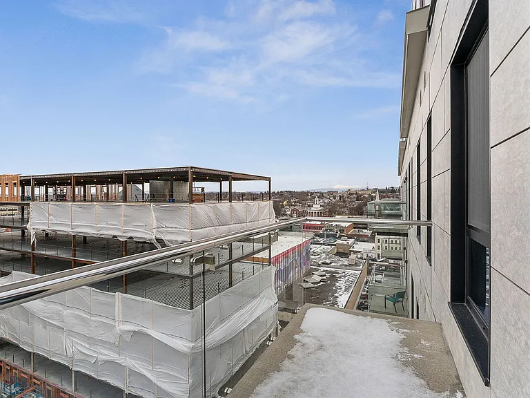 Bank Street Apartments at Burlington Square — Photo 21