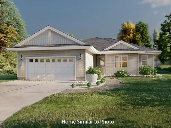 1935 Huffcutt Ln, Waupaca, WI 54981