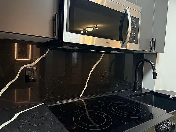 3rd image of 202 E 13th St #Penthouse 6d