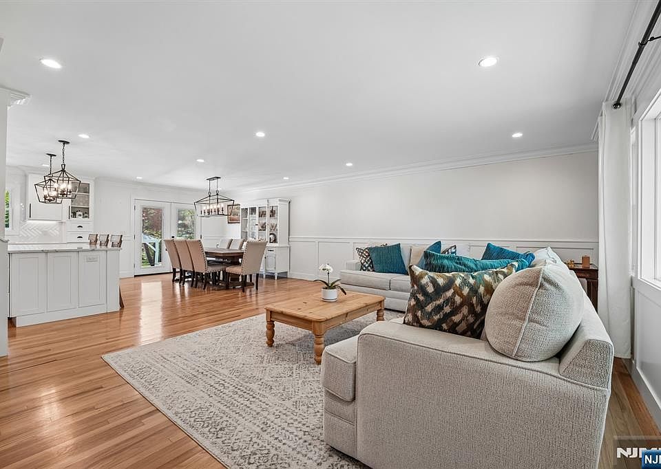1st image of 319 James Way
