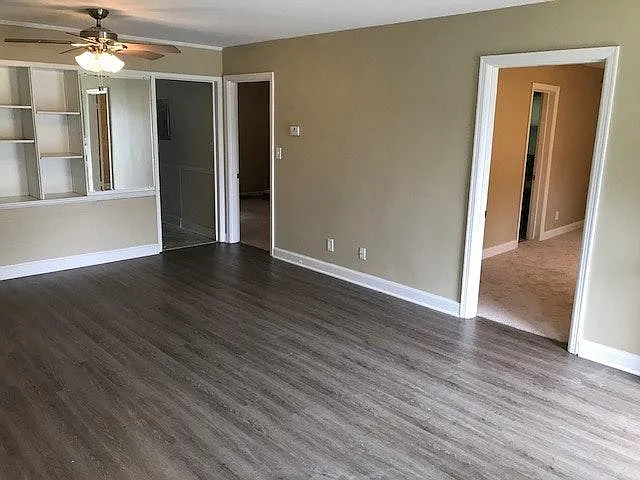 1303 Clifton Ln — Photo 5