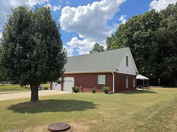 5th image of 2301 Country Club Rd