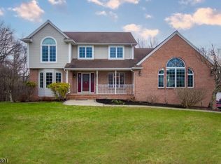 6 Meadow Lake Dr, Hardwick, NJ