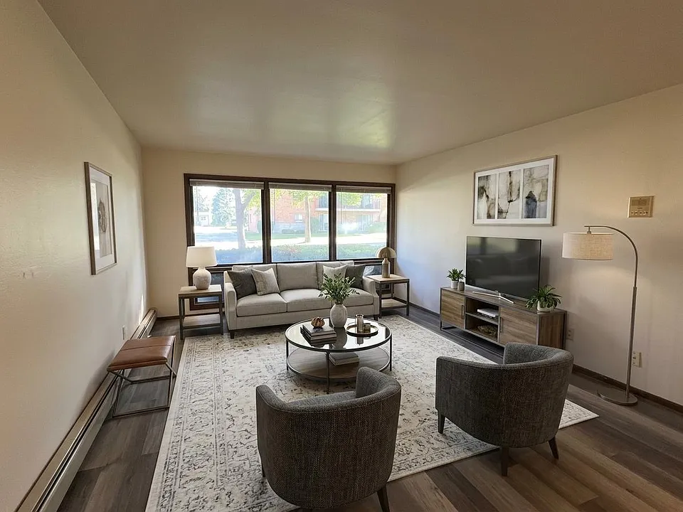 10112 W Sharon Ln