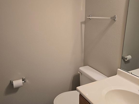 4th image of 815 Woodsedge Dr