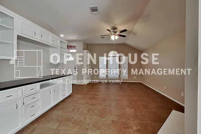 3 bed, 2.0 bath, 1602 sqft, $1,950 — Photo 3