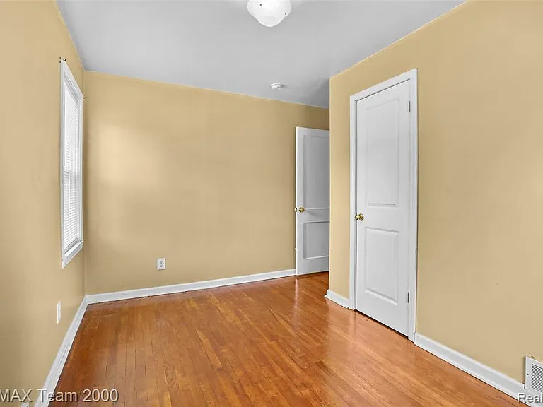 3130 Chestnut St — Photo 17