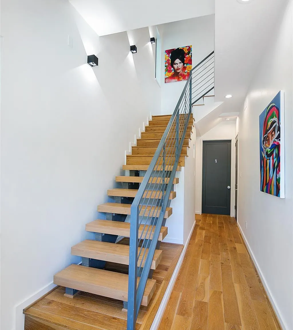 5 bed, 5.5 bath, 2704 sqft, $5,800 — Photo 4