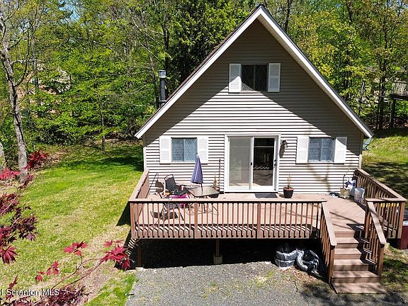 3rd image of 127 Sandstone Dr