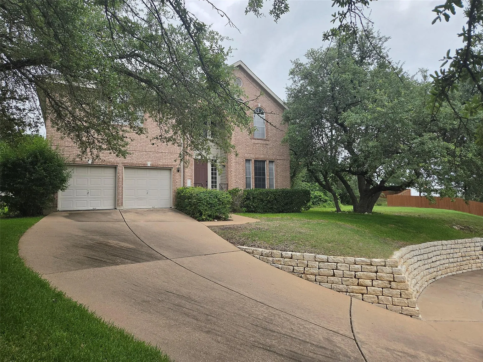 4 bed, 3.0 bath, 2840 sqft, $3,500 — Photo 2