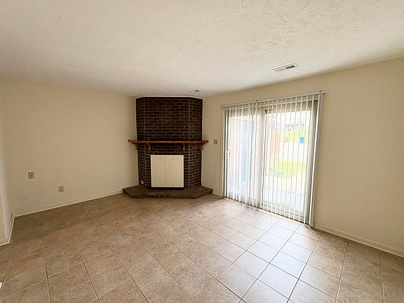 4th image of 48 Judy Ann Ct
