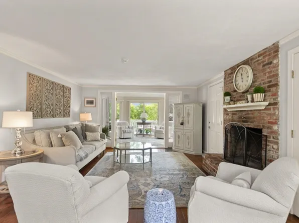 9 Perkins Ln, Lynnfield, MA 01940