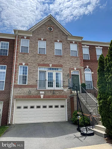 22098 Avonworth Sq Photo 1