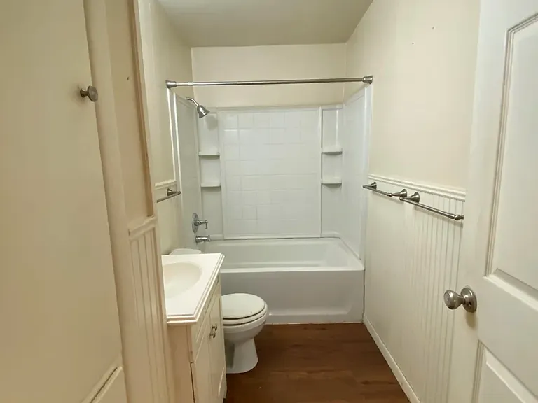122 N Bishop St — Photo 3