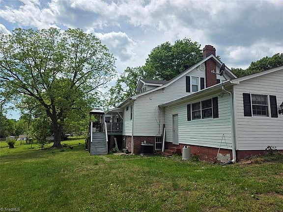 3rd image of 1218 E Meadow Rd