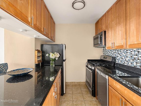 4th image of 1160 3rd Ave APT 11D