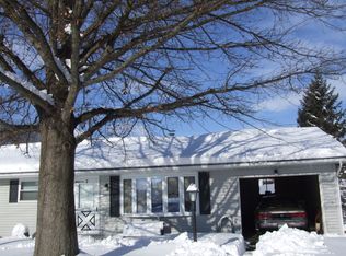 2 Hunter Liggett Dr, Shoemakersville, PA 19555