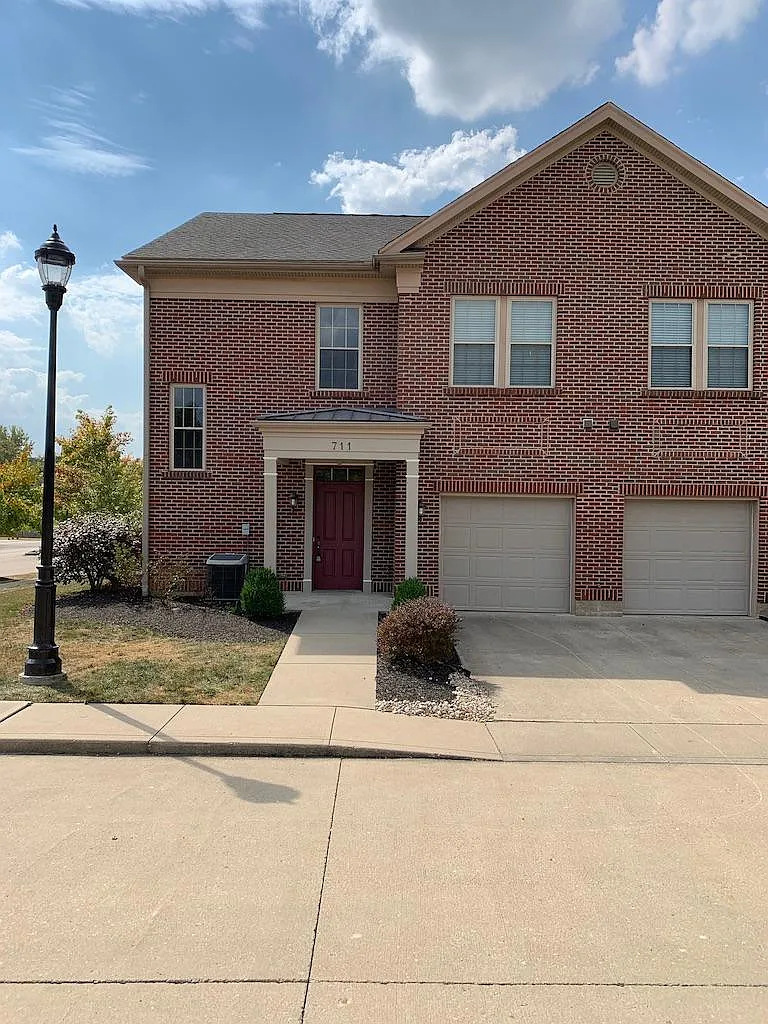 3 bed, 2442 sqft, $2,500 — Photo 1