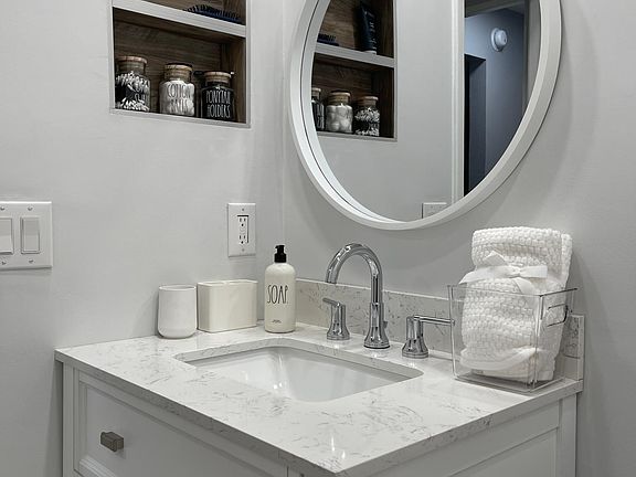 5th image of 112 Reserve Cir